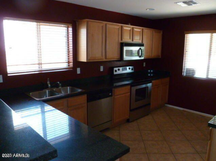 3312 S 72nd Ln - Photo 2 of 7