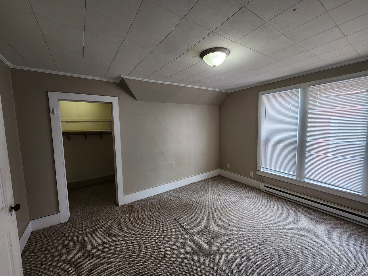 228 N Lawe St - Photo 2 of 10