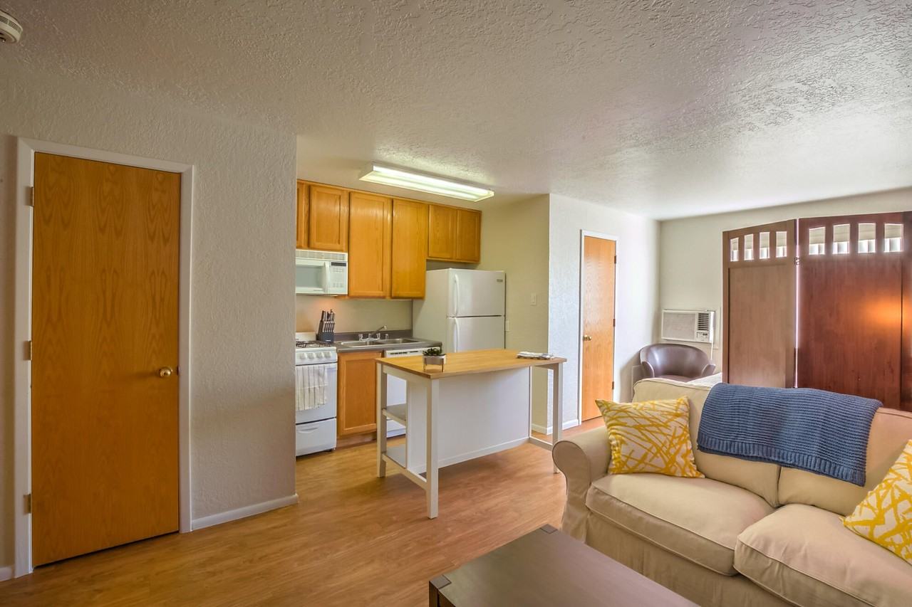 1409 Girard Blvd Ne - Photo 2 of 15