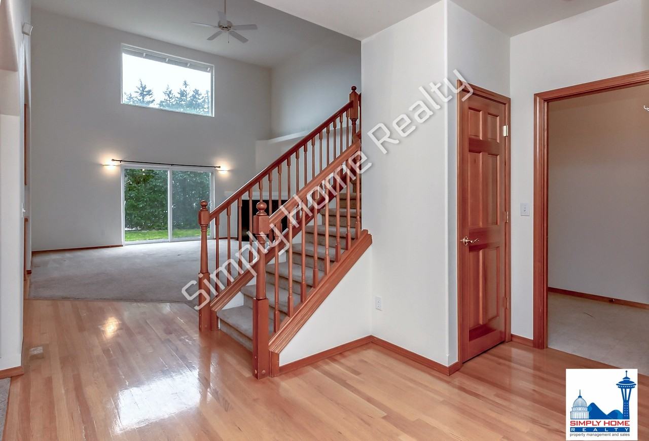 4100 Campus Green Dr Ne - Photo 2 of 32