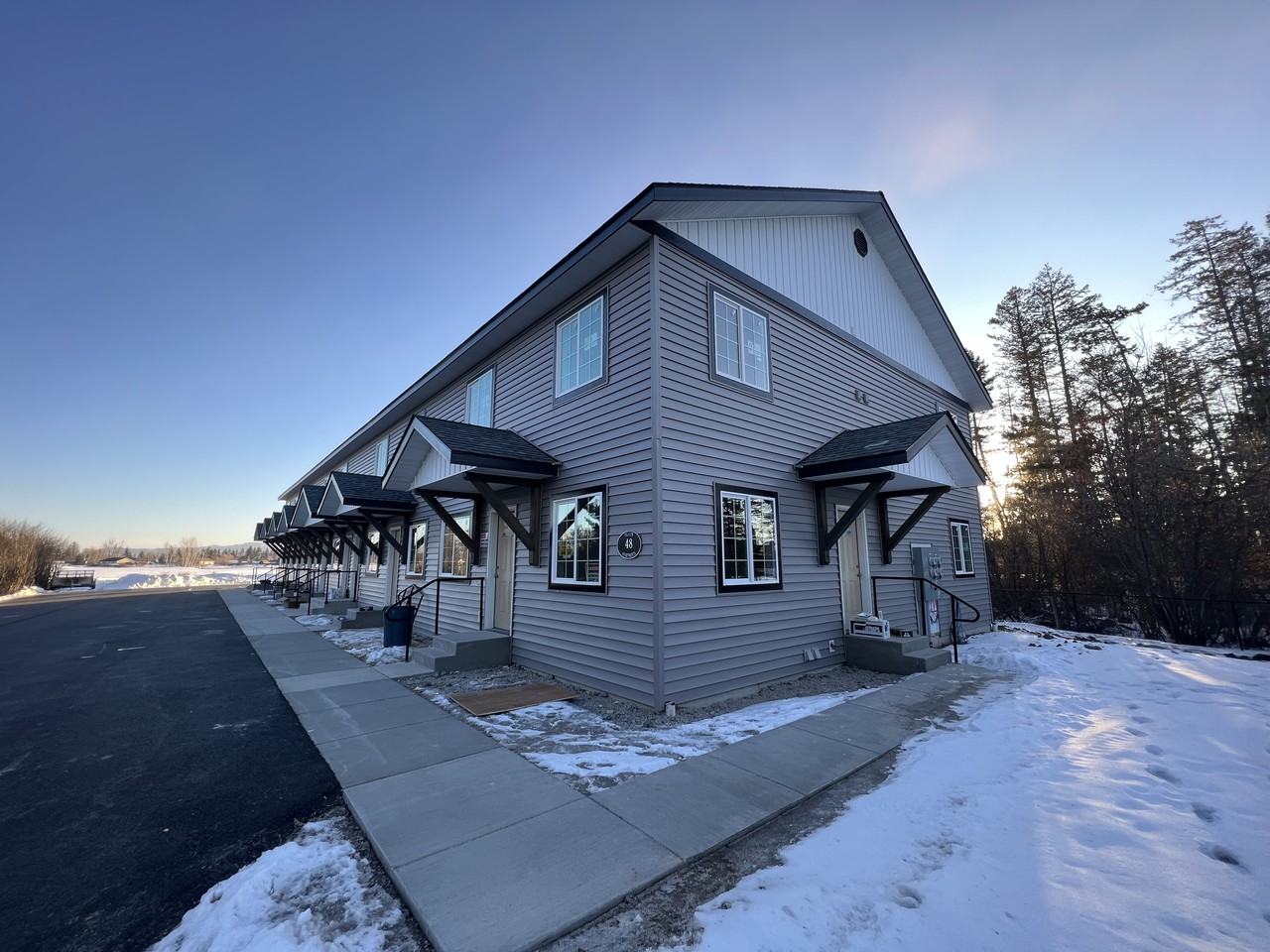 48 W Evergreen Dr - Photo 2 of 3