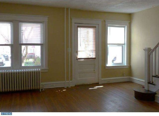 402 W 26th St - Photo 3 of 20