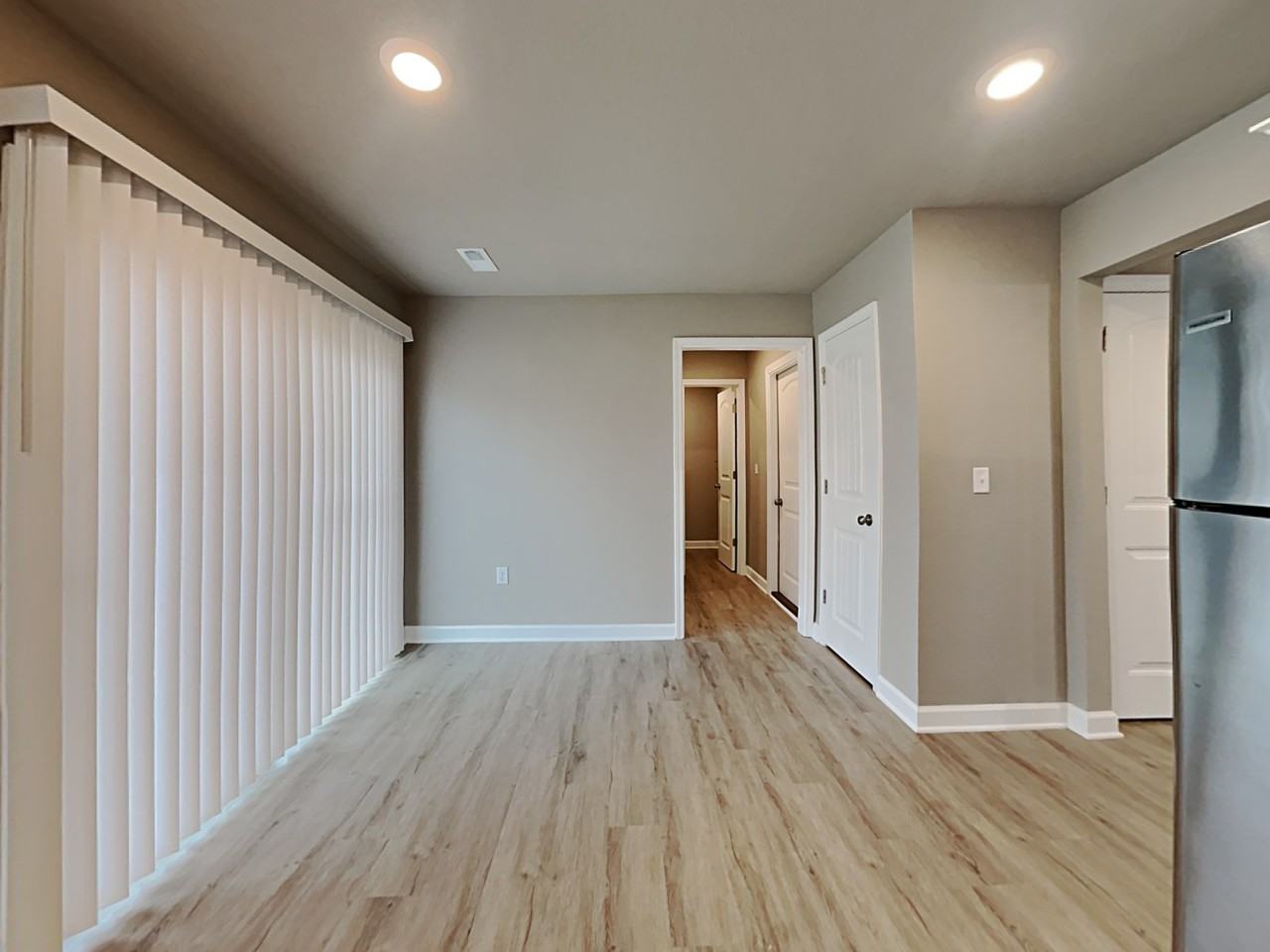 212 Sw Marigold St - Photo 3 of 18