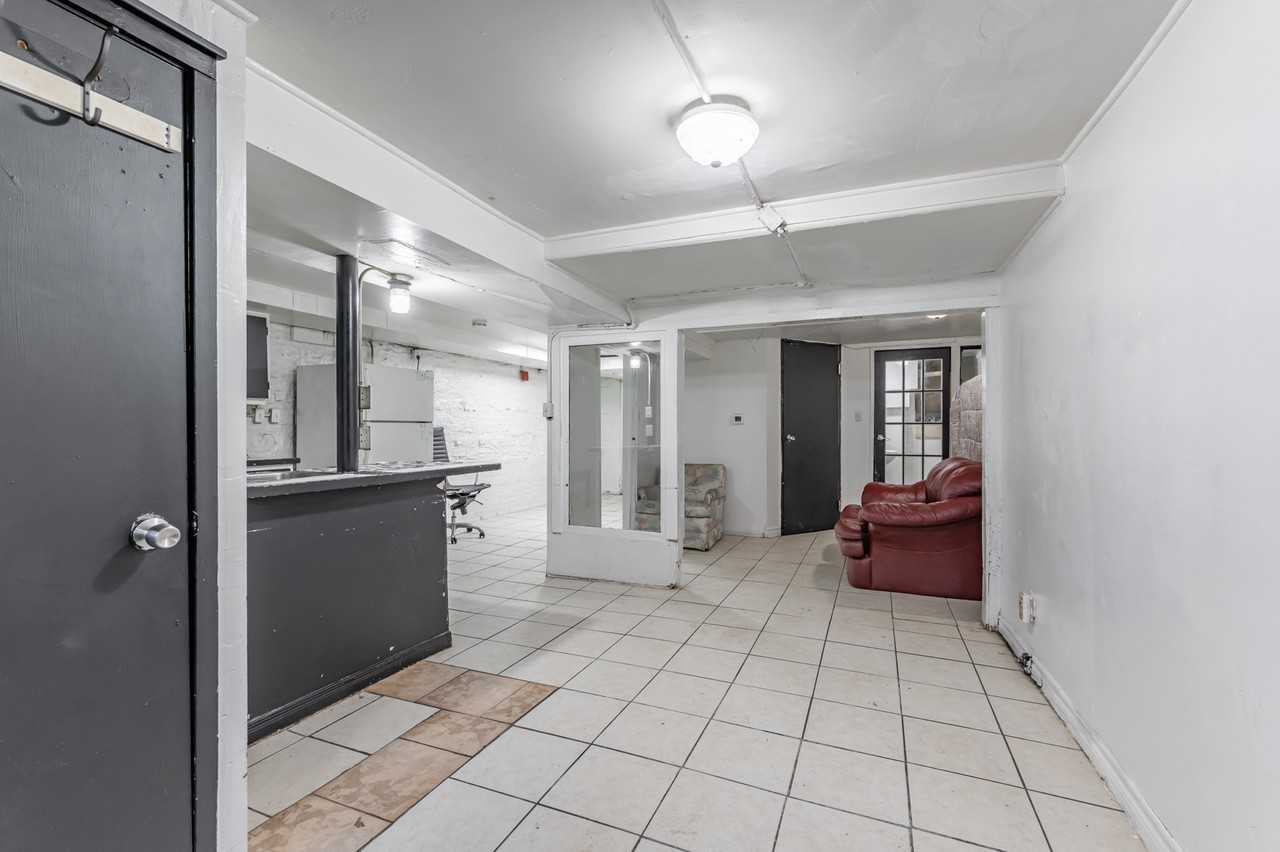 177 Carlton Street #B1 - Photo 3 of 10
