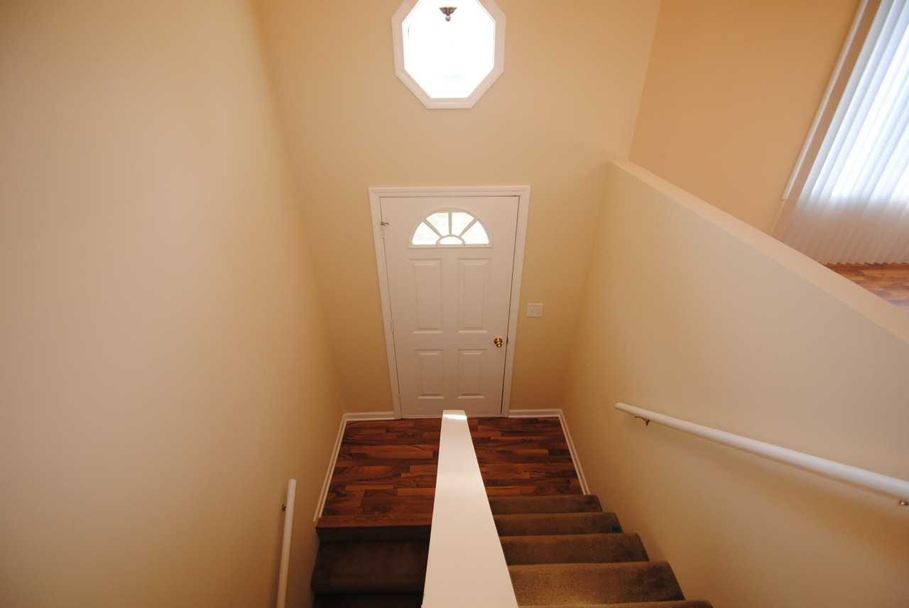 26178 Ingleside Dr - Photo 2 of 9