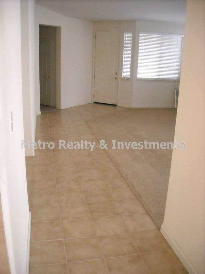 253 W Country Club Dr - Photo 2 of 17