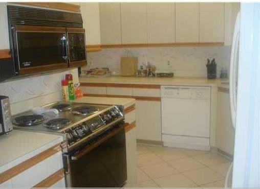 6907 Fountains Cir - Photo 2 of 6