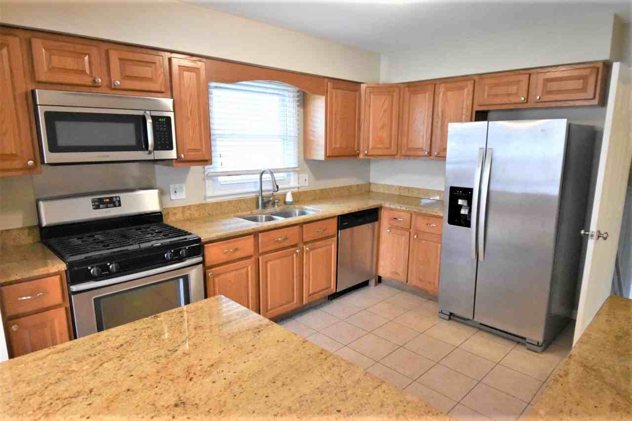 4013 N Lincoln St - Photo 3 of 15