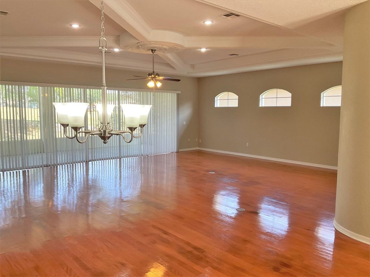 12317 Woodlands Cir - Photo 2 of 14