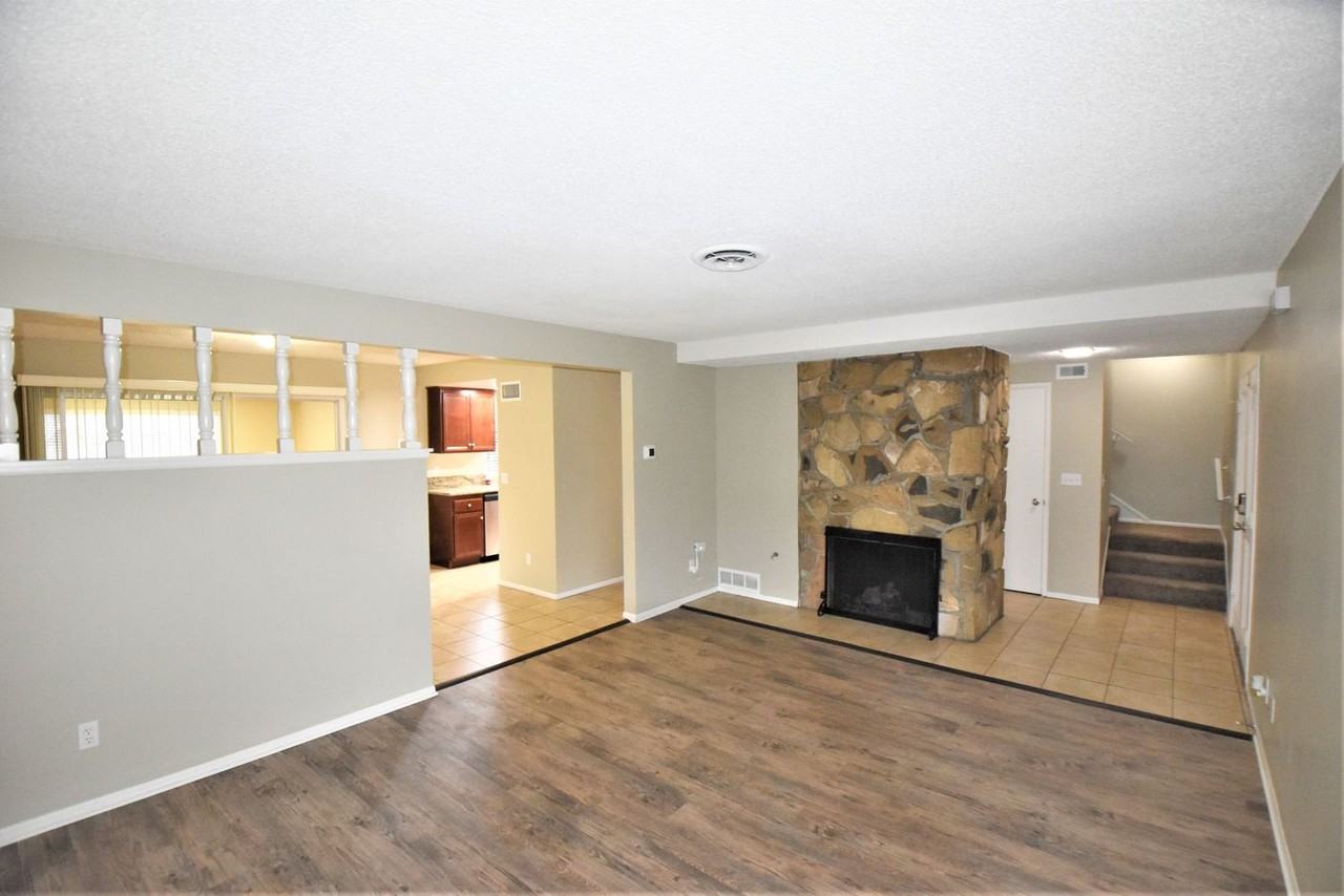 2943 Mary St - Photo 2 of 15