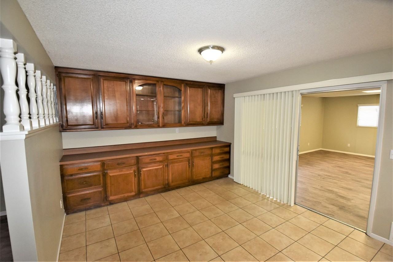 2943 Mary St - Photo 3 of 15