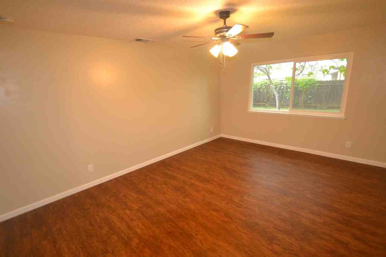 6026 Altoona Ct - Photo 3 of 10