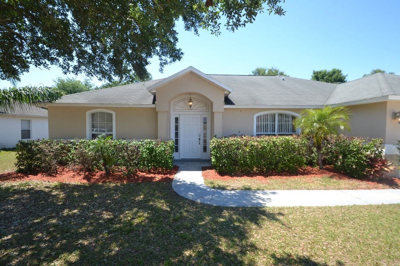 1147 Stratton Ave - Photo 3 of 16