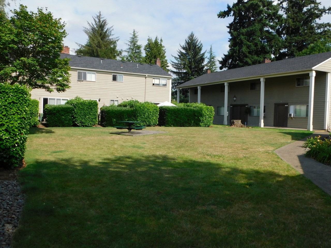 Tara West Apartments - Photo 7 of 8