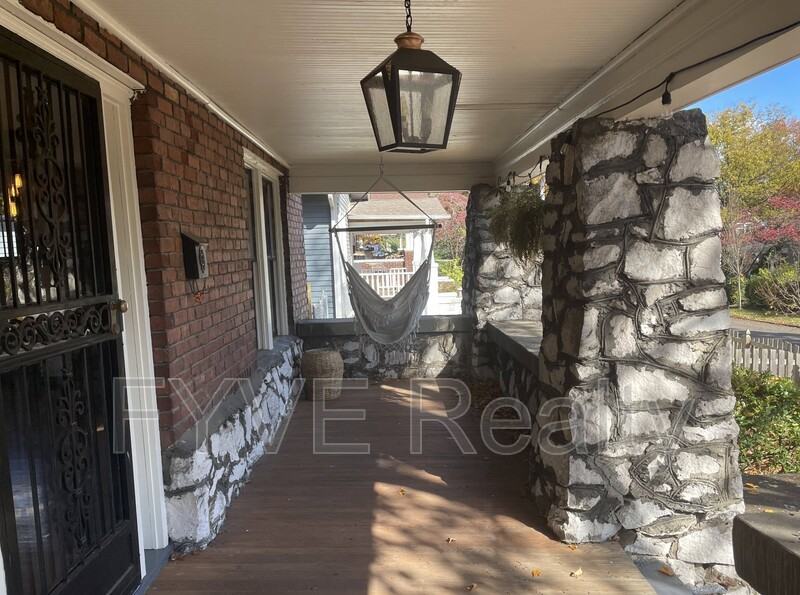 2537 Woodbine Ave - Photo 3 of 44
