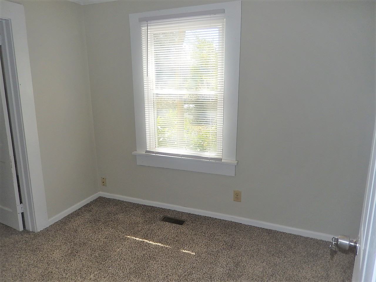 1015 Oberlin Rd #1 - Photo 5 of 26