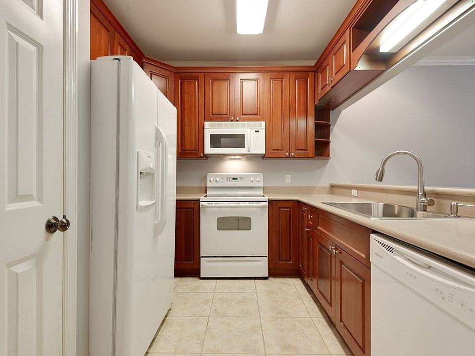 1505 Crescent Hill Dr #1 - Photo 3 of 10