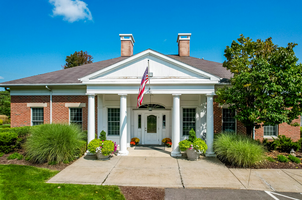 Berkley Manor - Photo 4 of 46