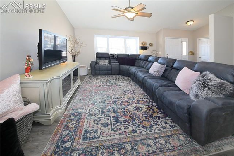 2220 Lisa Dr - Photo 7 of 17