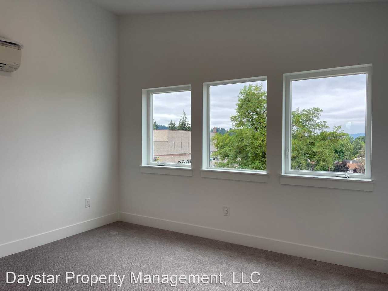 9025 Ne Hoyt St - Photo 2 of 10