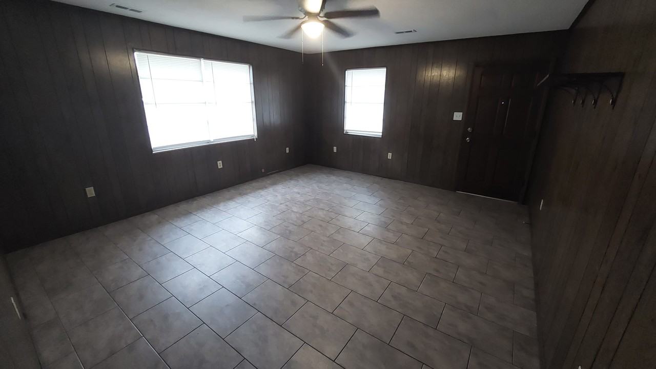 2800 E 10th Ave #2800 - Photo 2 of 10