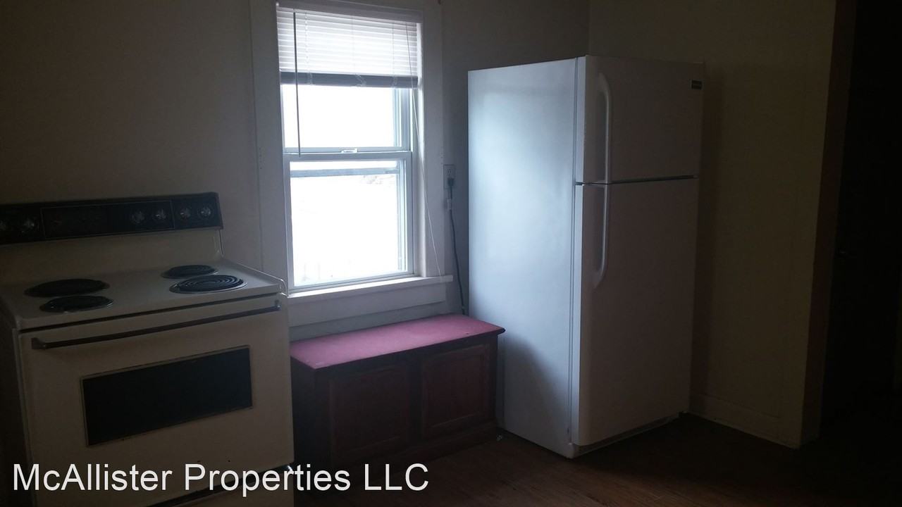 610 S Oakland Ave - Photo 2 of 5