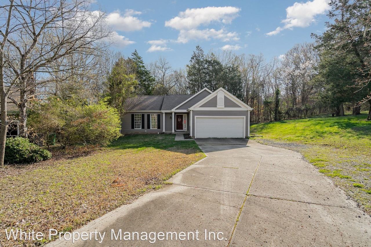 11100 Deerpath Ct - Photo 3 of 18