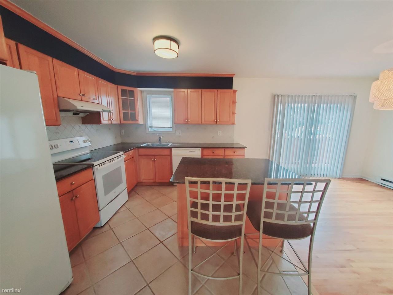 42 Mariners Ln - Photo 2 of 15