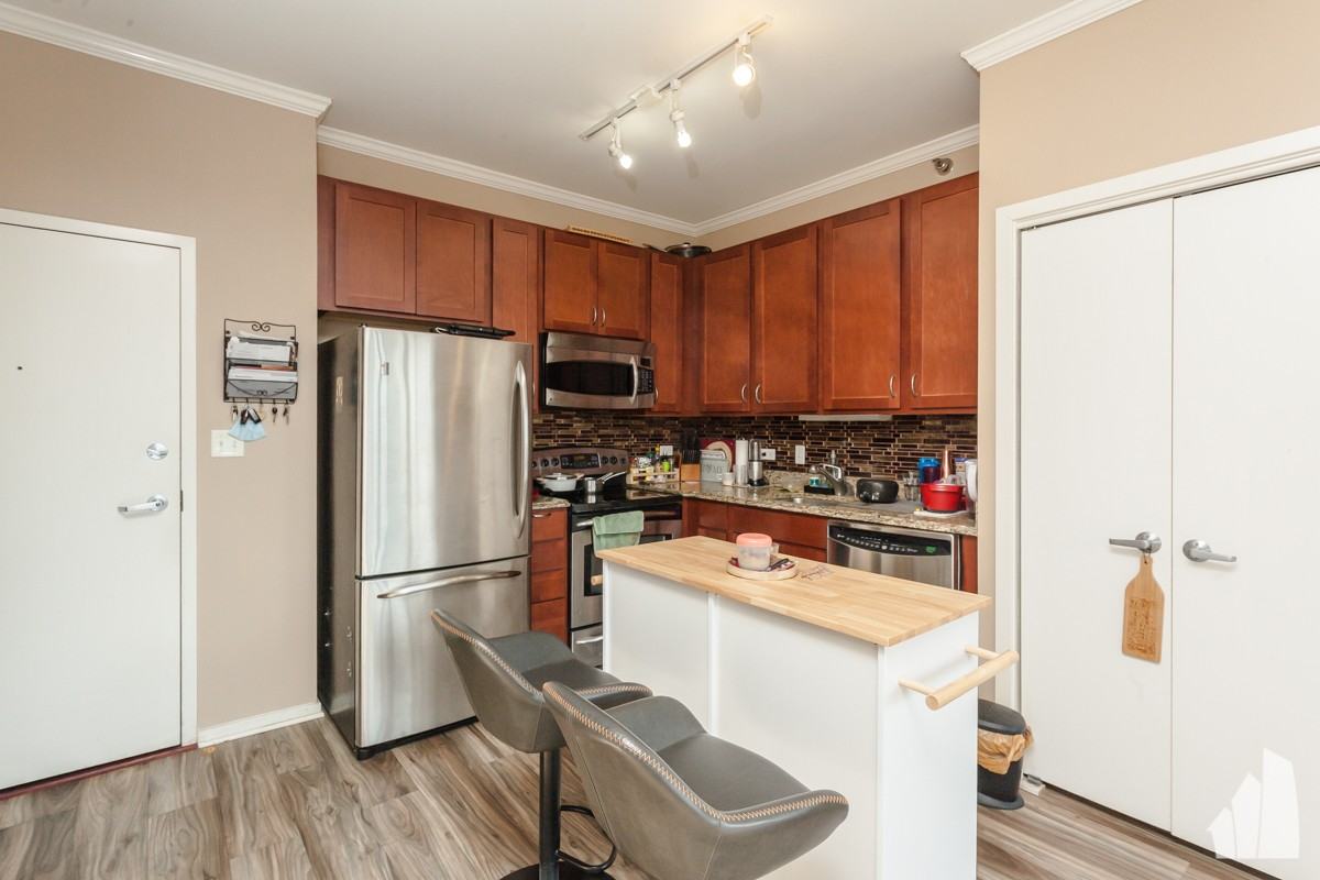 1 E 8th St #505 - Photo 4 of 25