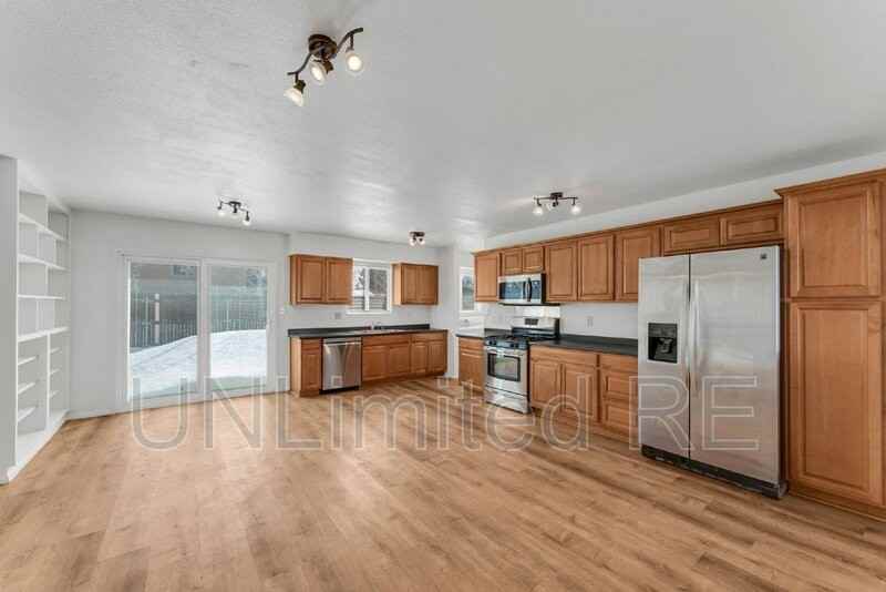 2810 N Roberta Dr - Photo 2 of 17