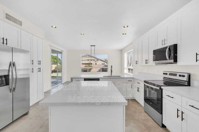 846 W Carob Dr - Photo 4 of 50