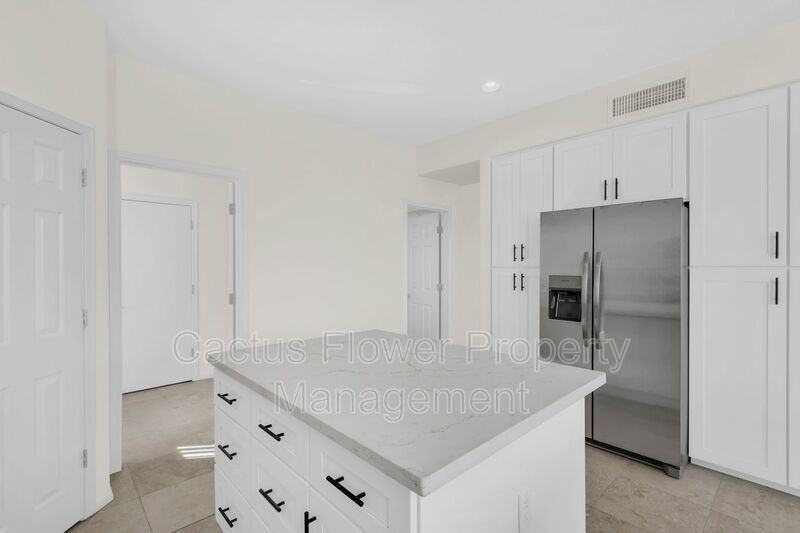 846 W Carob Dr - Photo 7 of 50