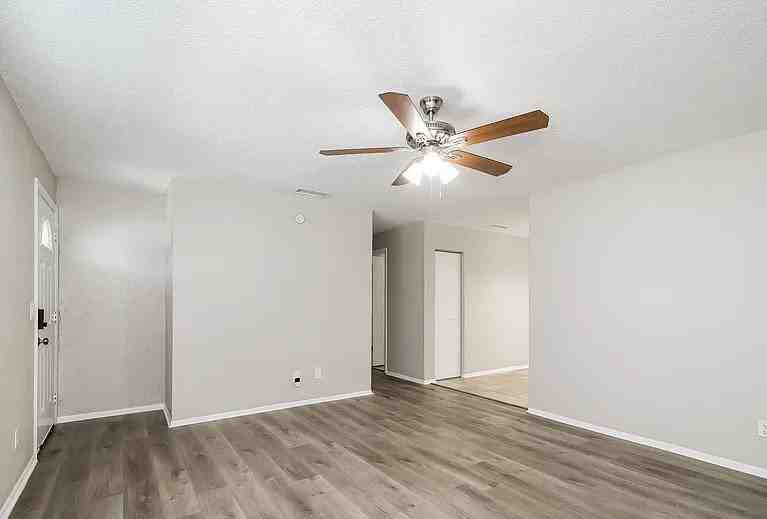 12 Elm Pl - Photo 2 of 4