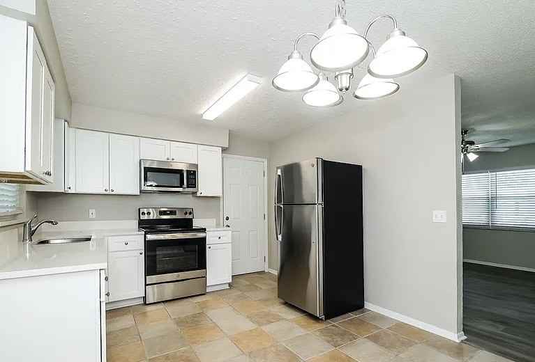 12 Elm Pl - Photo 3 of 4