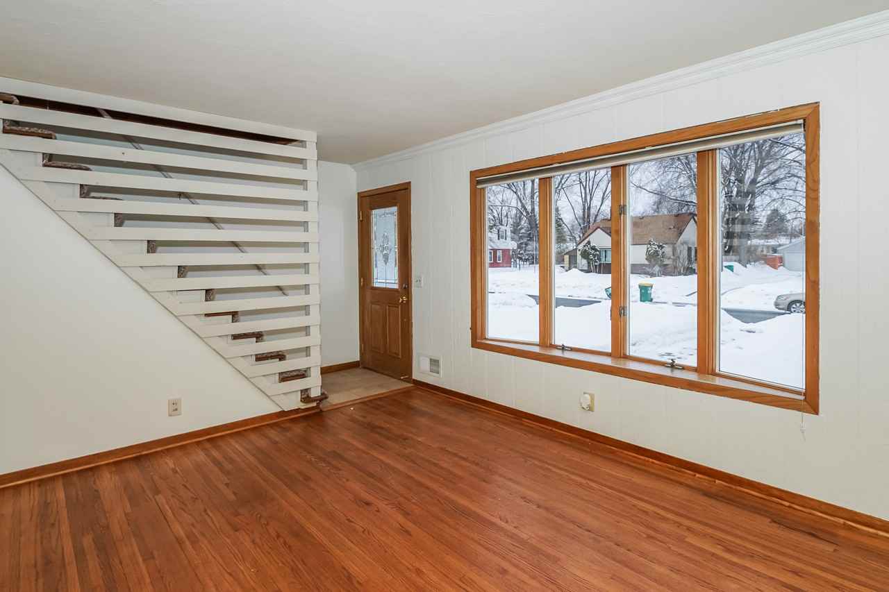 6536 Chowen Ave N - Photo 2 of 16