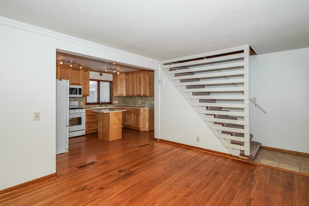 6536 Chowen Ave N - Photo 3 of 16