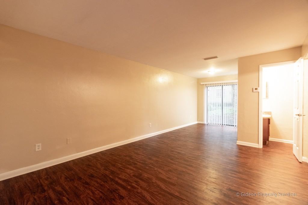 513 Sw 68Th Ter - Photo 2 of 10