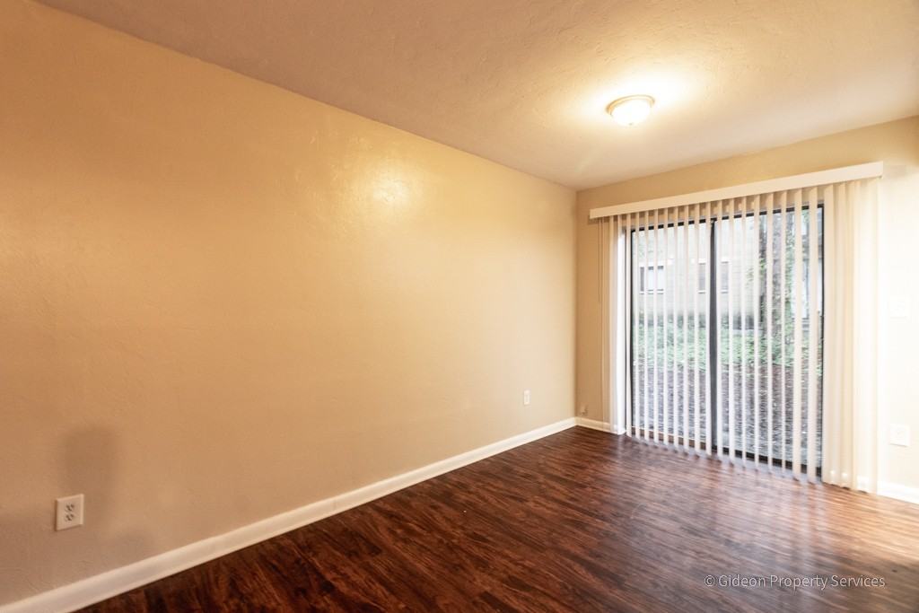 513 Sw 68Th Ter - Photo 3 of 10