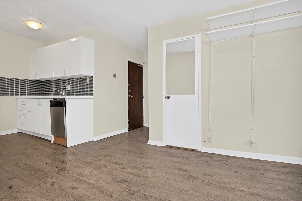 5-7 Thorburn Avenue - Photo 2 of 11