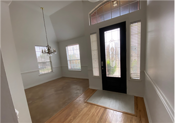 1827 Mystic St - Photo 4 of 7