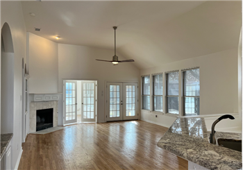 1827 Mystic St - Photo 5 of 7