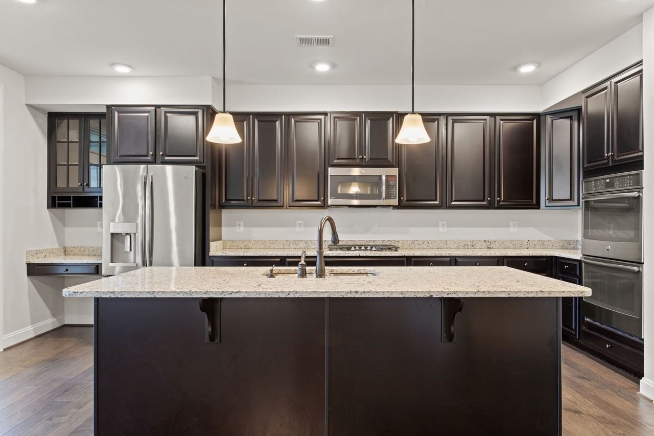 10008 Beerse St #1 - Photo 3 of 20