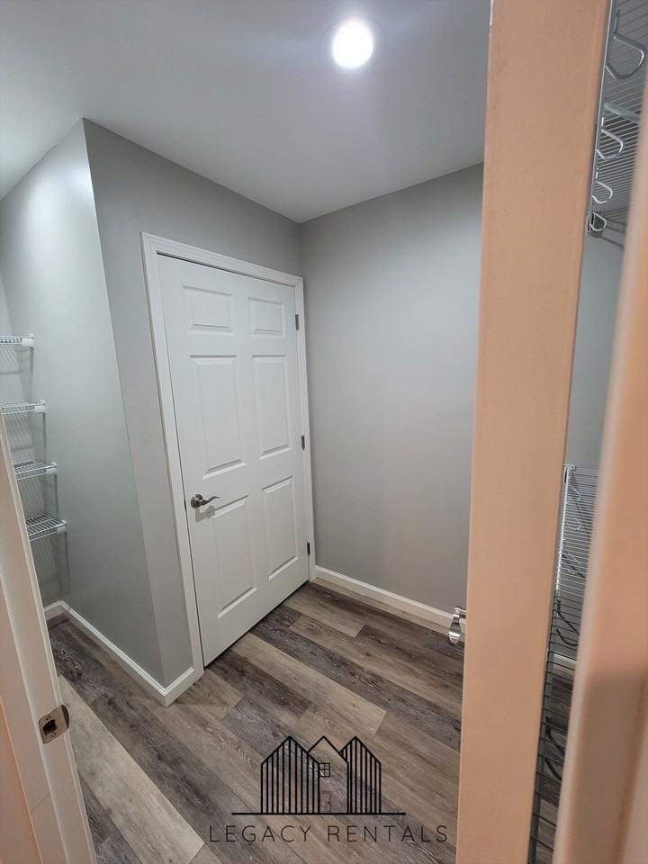 238 Longwood Ln #1 - Photo 4 of 10