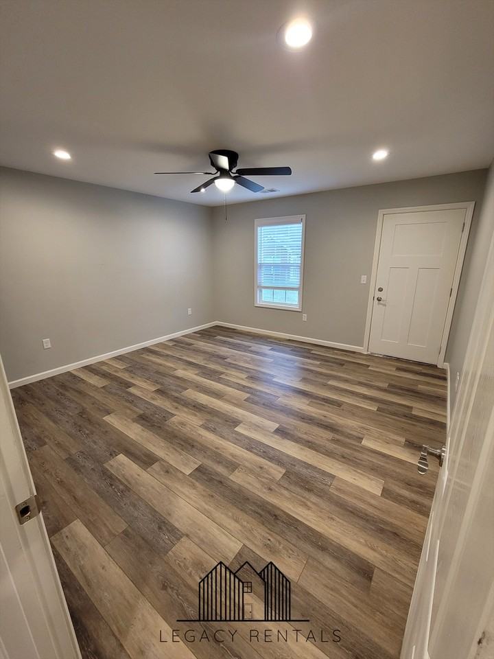 238 Longwood Ln #1 - Photo 5 of 10