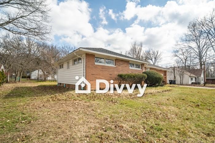 455 Mcpherson Ave - Photo 3 of 12