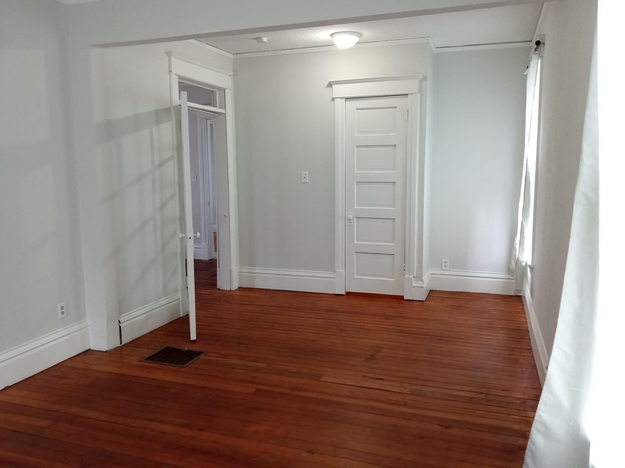 328 S Gardiner Ave #1DOWNSTAIR - Photo 2 of 11