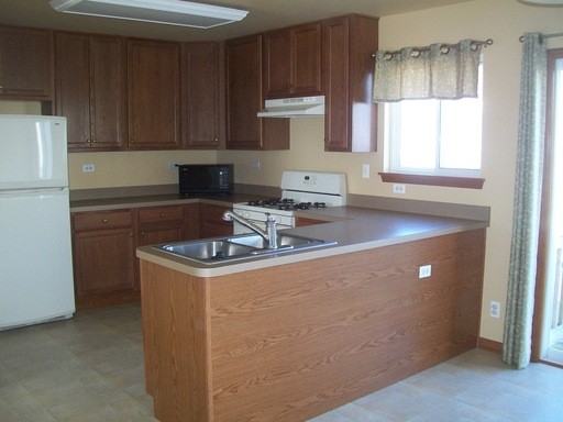 1232 Derry Ln - Photo 2 of 9