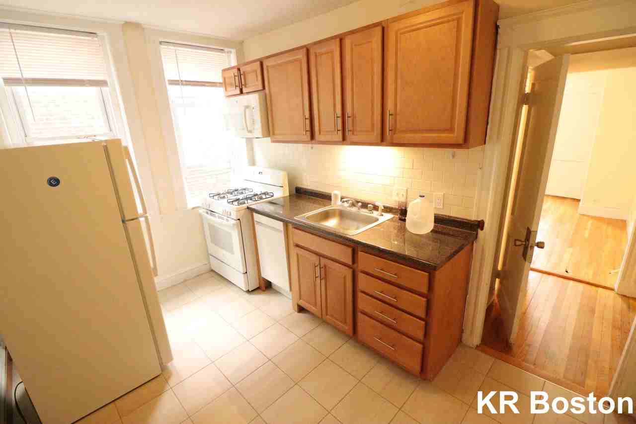 Barrows St. & Cambridge St. #4A - Photo 2 of 12