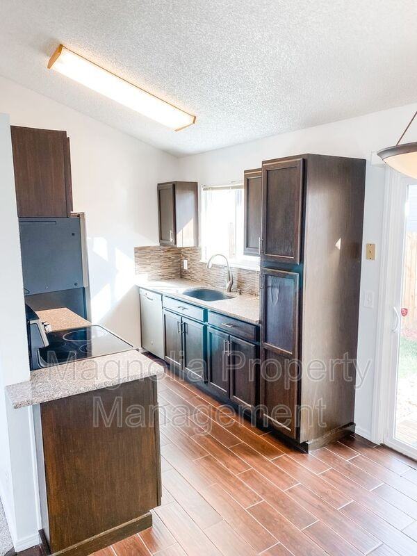 4260 Ramblewood Dr - Photo 3 of 20