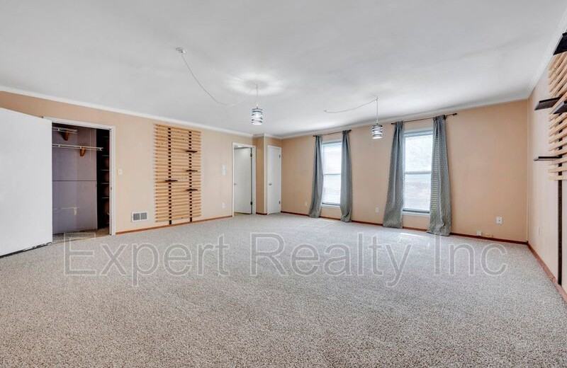 18 Berrywood Dr - Photo 2 of 32